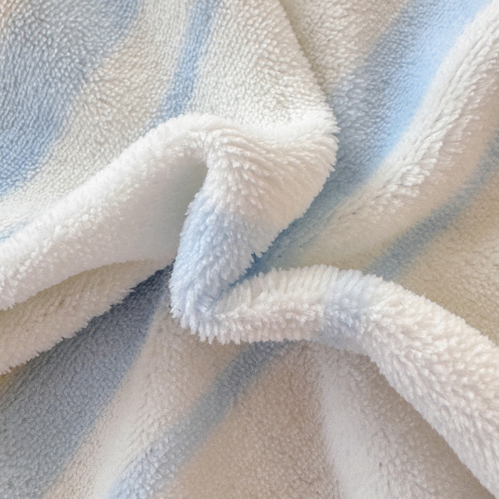 91家纺网 家纺一手货源 找家纺 耀达家居 2024新款ins多巴胺毛巾绣牛奶绒四件套 喵星人-条纹浅蓝