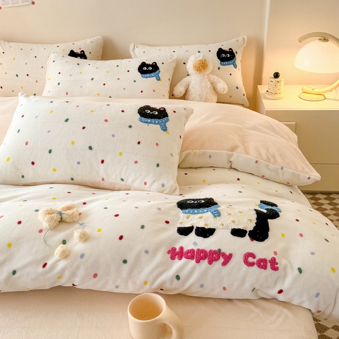 91家纺网 家纺一手货源 找家纺 耀达家居 2024新款ins多巴胺毛巾绣牛奶绒四件套 喵星人-彩色波点