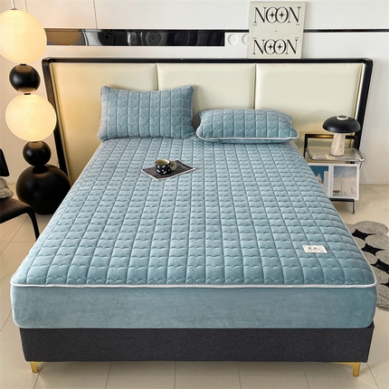 91家纺网 家纺一手货源 找家纺 恒爱家纺 2024新款A类良品牛奶绒夹棉床笠 良品-云山蓝