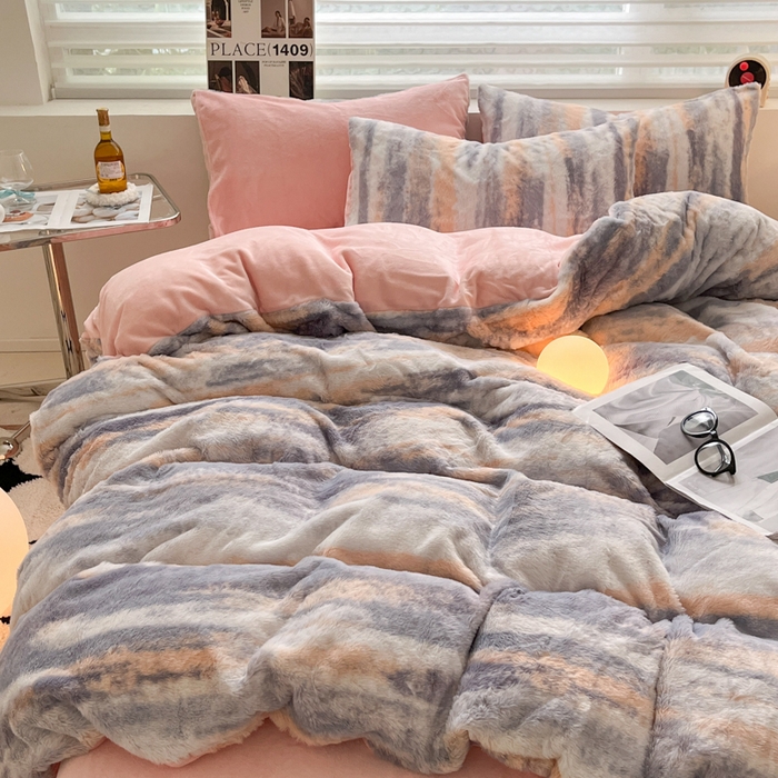 91家纺网 家纺一手货源 找家纺 金爱家 2024新款立体牛奶绒兔毛绒印花四件套 兔毛印花-竖条粉