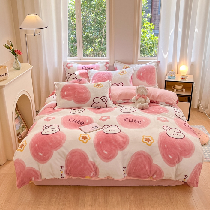 91家纺网 家纺一手货源 找家纺 沐慕 2024新款200g加厚牛奶绒四件套 爱心粉兔