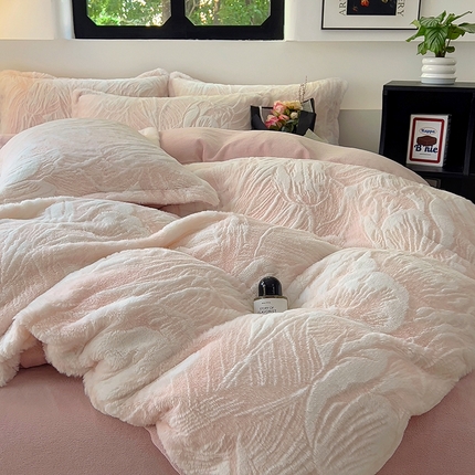 91家纺网 家纺一手货源 找家纺 （总）昊川2025新款高克重330g兔毛仿皮草超奢3D立体浮雕绒四件套9斤