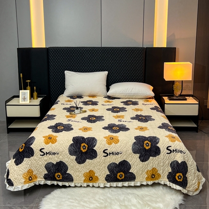 91家纺网 家纺一手货源 找家纺 （总）悦织湾家纺 2025新款印花牛奶绒花边夹棉床盖