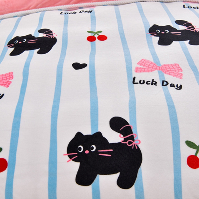 91家纺网 家纺一手货源 找家纺 梦莱情 2024新款190克7斤半牛奶绒四件套樱桃猫