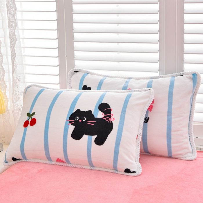 91家纺网 家纺一手货源 找家纺 梦莱情 2024新款190克7斤半牛奶绒四件套樱桃猫