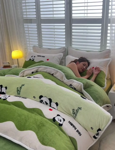 91家纺网 家纺一手货源 找家纺 梦莱情 2024新款190克7斤半牛奶绒四件套乐乐花园