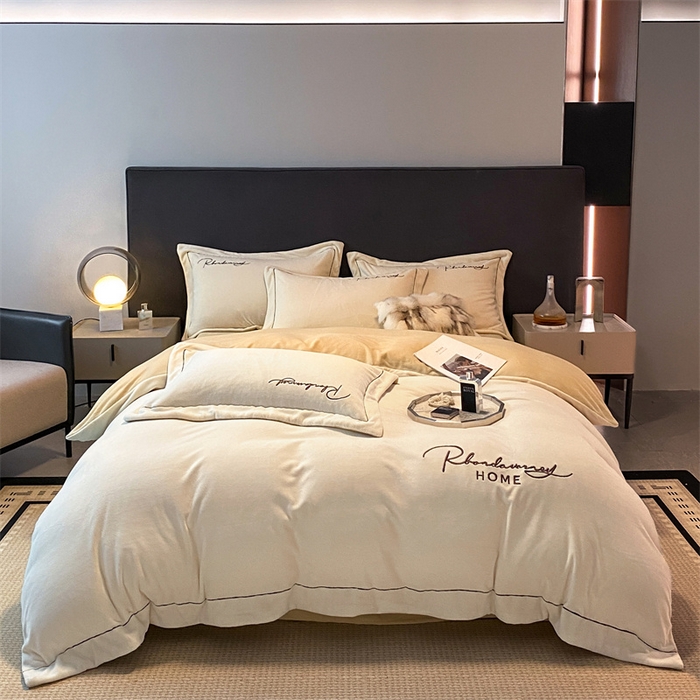 91家纺网 家纺一手货源 找家纺 笙意家纺 2025新款A类牛奶绒宽边刺绣爱丁堡系列四件套 爱丁堡-奶昔白+奶茶