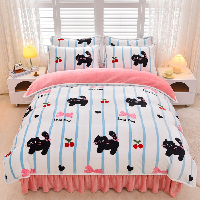 91家纺网 家纺一手货源 找家纺 梦莱情 2024新款190克7斤半牛奶绒四件套樱桃猫