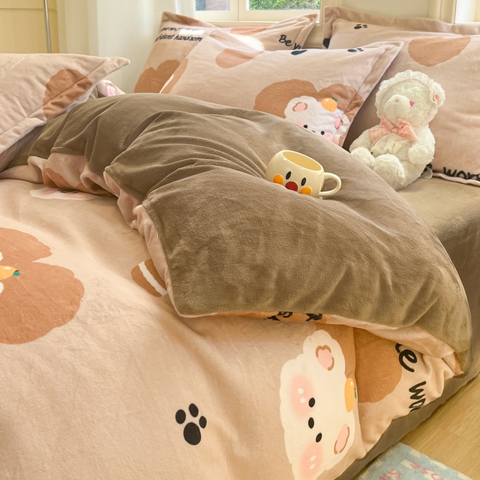 91家纺网 家纺一手货源 找家纺 沐慕 2024新款200g加厚牛奶绒四件套 呆萌熊