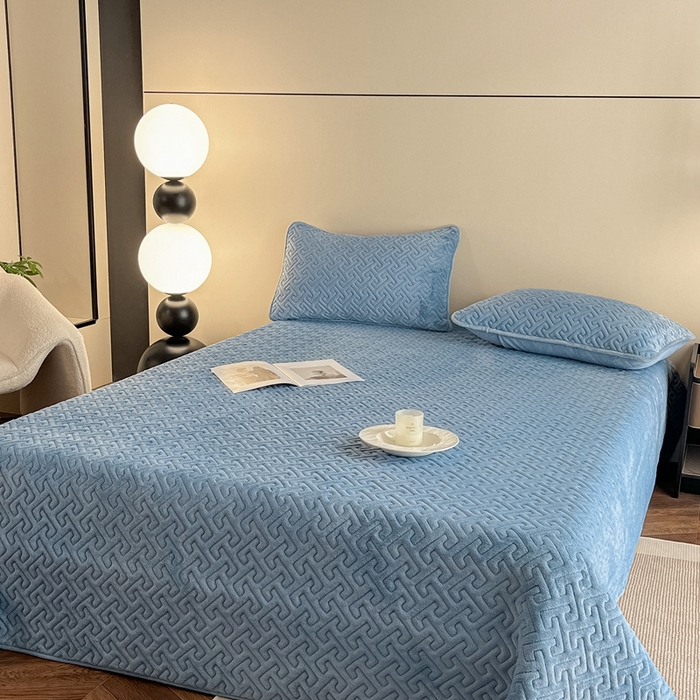 91家纺网 家纺一手货源 找家纺 欧邦 新款纯色牛奶绒床盖三件套-初见 初见-蔚蓝