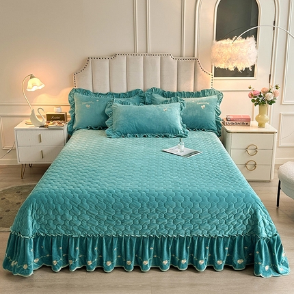 91家纺网 家纺一手货源 找家纺 恒爱家纺 2024新款A类宝宝绒刺绣莫奈花园夹棉床盖款三件套 莫奈花园 浅灰蓝