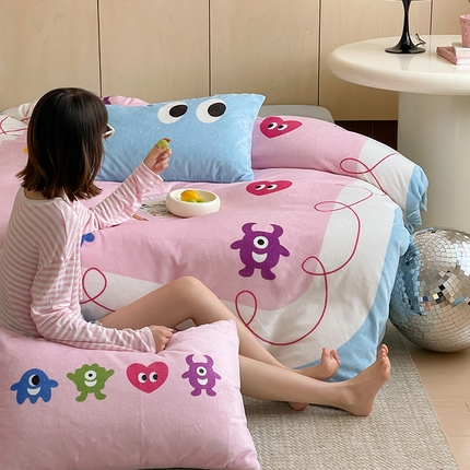 羚羊语家纺 2024新款ins博主风牛奶绒四件套数码印花小红书爆款秋冬加厚宝宝绒婴儿绒法莱绒法兰绒珊瑚绒三件套 小怪兽