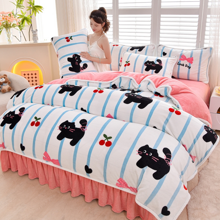 91家纺网 家纺一手货源 找家纺 梦莱情 2024新款190克7斤半牛奶绒四件套樱桃猫