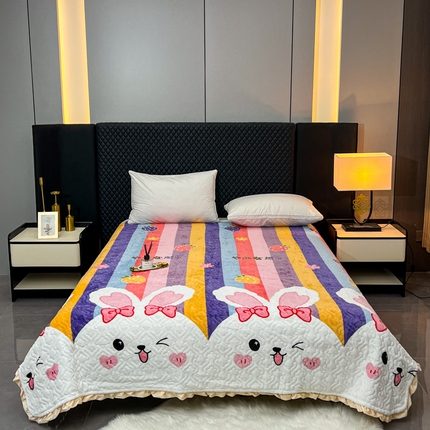 91家纺网 家纺一手货源 找家纺 （总）悦织湾家纺 2025新款印花牛奶绒花边夹棉床盖