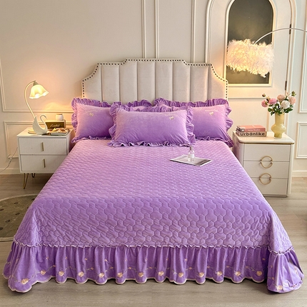 91家纺网 家纺一手货源 找家纺 恒爱家纺 2024新款A类宝宝绒刺绣莫奈花园夹棉床盖款三件套 莫奈花园 浪漫紫