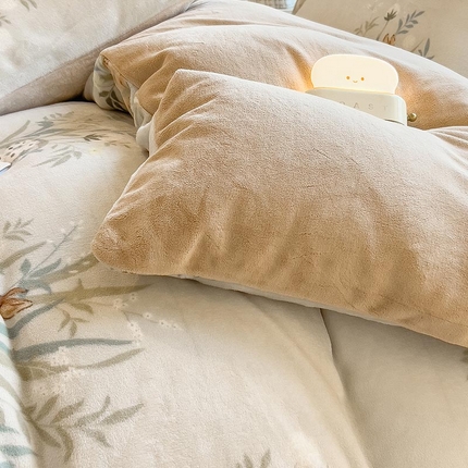 91家纺网 家纺一手货源 找家纺 （总）爱思凯家纺 2025新款190克清心系列-牛奶绒清新被套