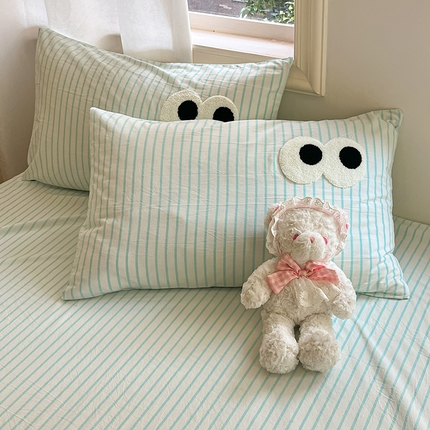 91家纺网 家纺一手货源 找家纺 桃子 2024新款ins纯棉色织水洗毛巾绣大眼仔单枕套 色织水洗棉-大眼仔兰绿条