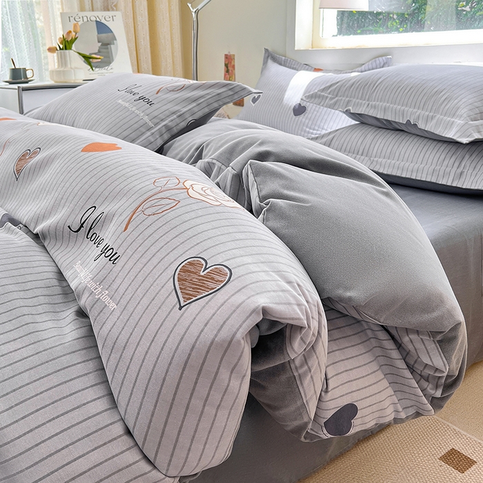 91家纺网 家纺一手货源 找家纺 品乐家纺 2024新款全棉生态棉印花磨毛被套单品 玫瑰恋人-灰