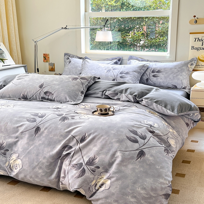 91家纺网 家纺一手货源 找家纺 品乐家纺 2024新款全棉生态棉印花磨毛四件套 兰黛之韵-灰