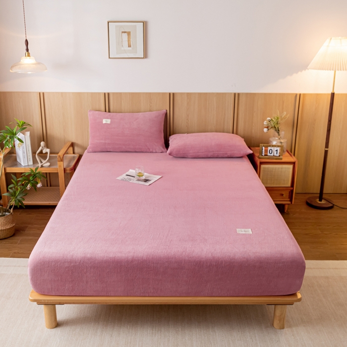 91家纺网 家纺一手货源 找家纺 梵克保罗 2024新款纯色简约牛奶绒床笠 豆沙奶昔