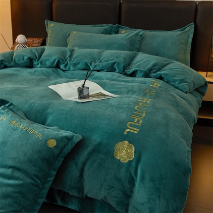 91家纺网 家纺一手货源 找家纺 羽涵家纺 2024新款10A抗菌10A抗菌7斤高克重牛奶绒刺绣四件套 山茶花-孔雀绿