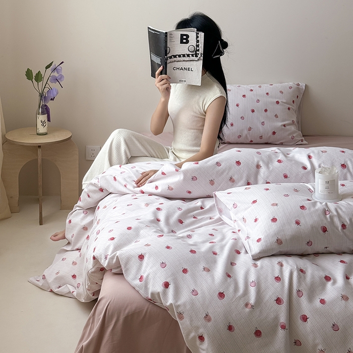 91家纺网 家纺一手货源 找家纺 窝米 2024新款全棉磨毛简约卡通系列四件套 幸运草莓