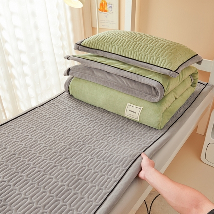 91家纺网 家纺一手货源 找家纺 （总）爱思凯家纺 2025新款【学生】简溪系列-新棉绒床褥四件套