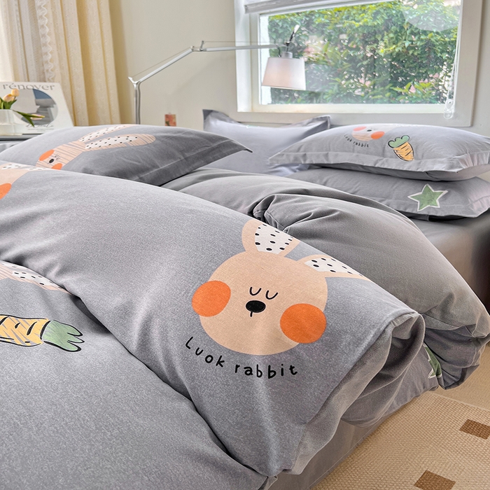 91家纺网 家纺一手货源 找家纺 品乐家纺 2024新款全棉生态棉印花磨毛四件套 可可兔-灰