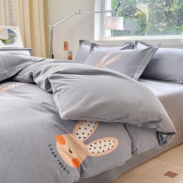 91家纺网 家纺一手货源 找家纺 品乐家纺 2024新款全棉生态棉印花磨毛四件套 可可兔-灰