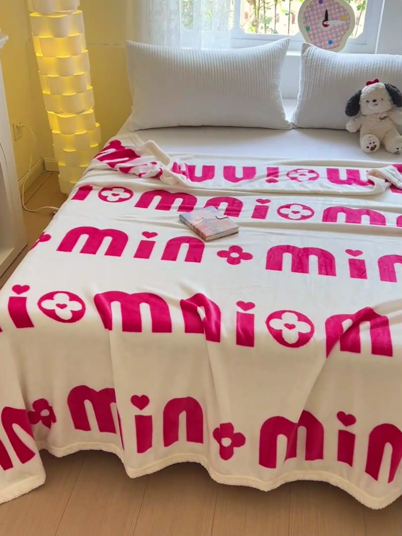 91家纺网 家纺一手货源 找家纺 千荨 2024新款亲肤舒适双面贝贝绒包边牛奶绒毛毯 贝贝绒怦然心动