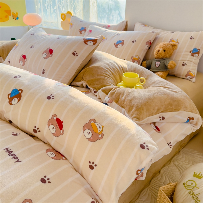 91家纺网 家纺一手货源 找家纺 灰鲸 2025新款牛奶绒小清新印花四件套 快乐小熊