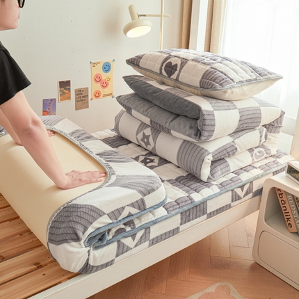 91家纺网 家纺一手货源 找家纺 （总）爱思凯家纺 2025新款【学生】初心-牛奶绒小号床笠三件套