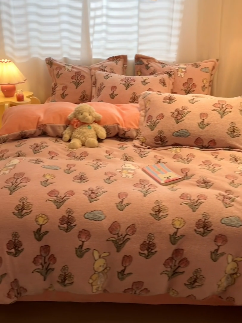 91家纺网 家纺一手货源 找家纺 韩巢家纺 2024新款加厚雪花绒印花四件套-风格一（提供卖家秀） 花园熊(粉)