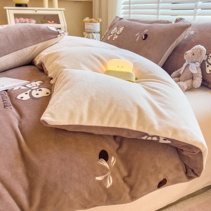 91家纺网 家纺一手货源 找家纺 （总）爱思凯家纺 2025新款190克清心系列-牛奶绒四件套