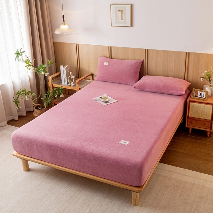 91家纺网 家纺一手货源 找家纺 梵克保罗 2024新款纯色简约牛奶绒床笠 豆沙奶昔