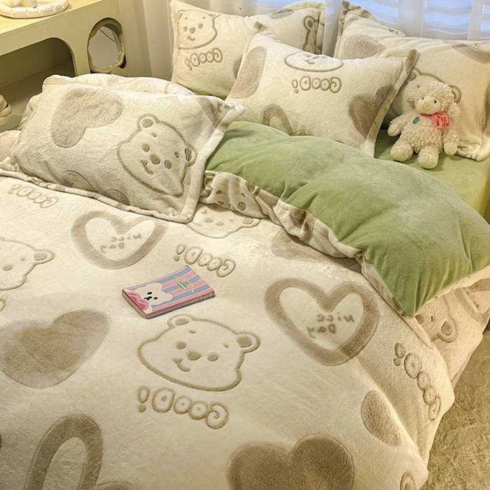 91家纺网 家纺一手货源 找家纺 韩巢家纺 2024新款加厚雪花绒印花四件套-风格一（提供卖家秀） 爱心熊(绿)