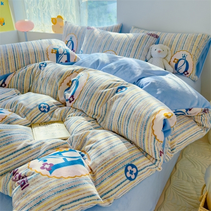 91家纺网 家纺一手货源 找家纺 灰鲸 2025新款牛奶绒小清新印花四件套 小香风-蓝