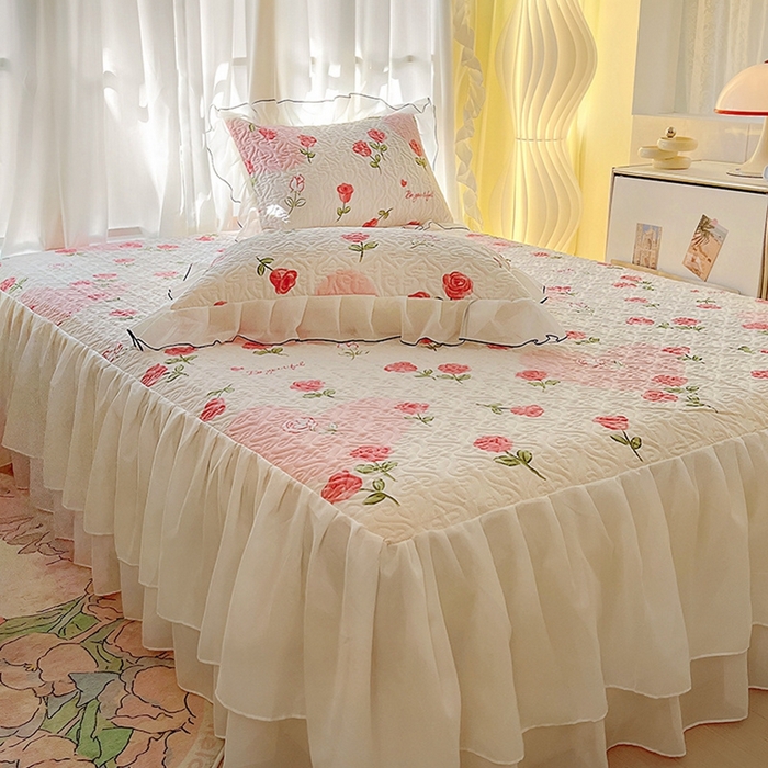 91家纺网 家纺一手货源 找家纺 易辰美 2025新款亲肤舒适印花夹棉公主风床裙 玫瑰物语