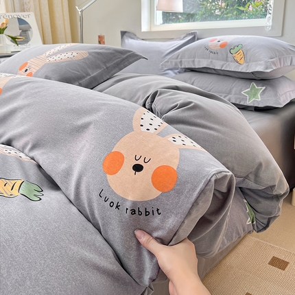 91家纺网 家纺一手货源 找家纺 品乐家纺 2024新款全棉生态棉印花磨毛四件套 可可兔-灰