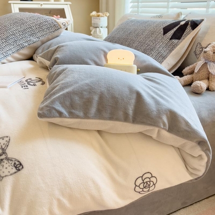 91家纺网 家纺一手货源 找家纺 （总）爱思凯家纺 2025新款190克清心系列-牛奶绒四件套