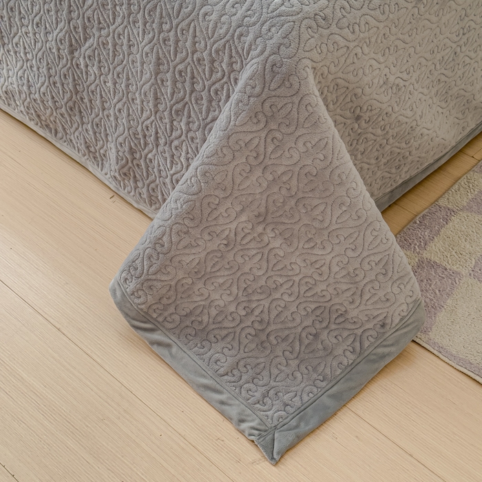 91家纺网 家纺一手货源 找家纺 梦精灵 2025秋冬新款印花牛奶绒单床盖宽边加厚 直角款-贝儿多灰