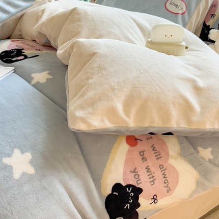 91家纺网 家纺一手货源 找家纺 （总）爱思凯家纺 2025新款190克清心系列-牛奶绒清新被套