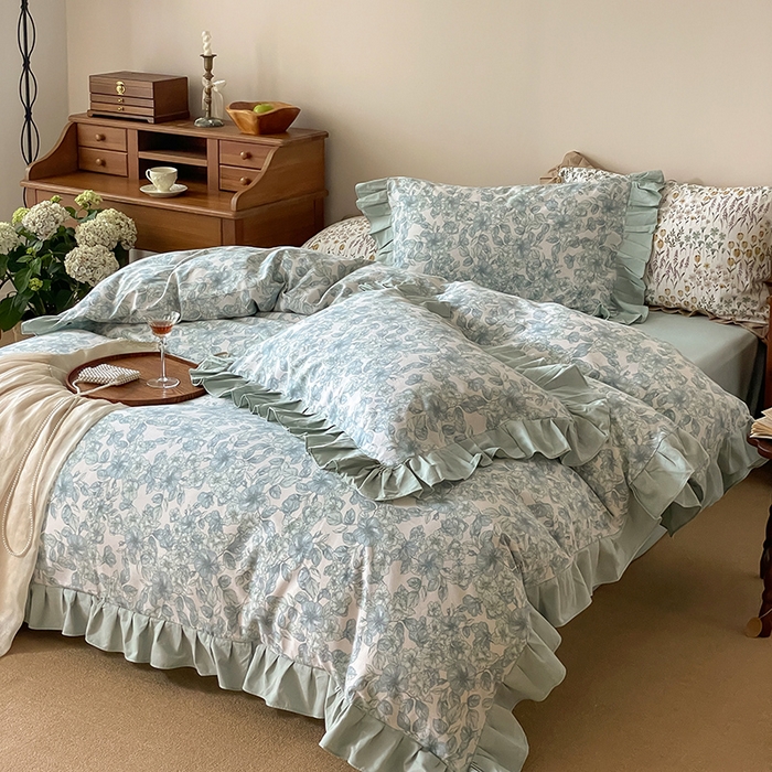 91家纺网 家纺一手货源 找家纺 窝米 2024新款全棉磨毛花边工艺款四件套 轻轻丝语蓝