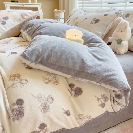 91家纺网 家纺一手货源 找家纺 （总）爱思凯家纺 2025新款190克清心系列-牛奶绒四件套