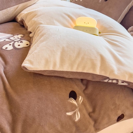 91家纺网 家纺一手货源 找家纺 （总）爱思凯家纺 2025新款190克清心系列-牛奶绒清新被套