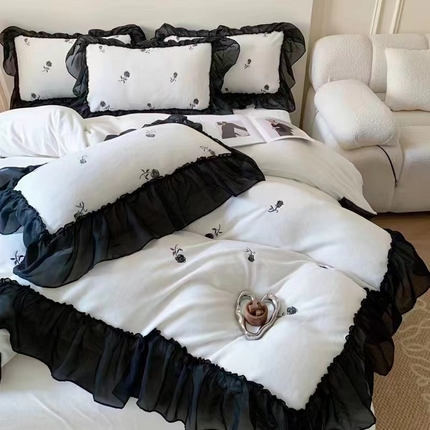 91家纺网 家纺一手货源 找家纺 （总）你好美丽 2025新款A类200克牛奶绒安娜满版刺绣花边四件套