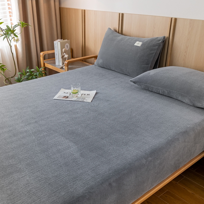 91家纺网 家纺一手货源 找家纺 梵克保罗 2024新款纯色简约牛奶绒床笠 浅灰