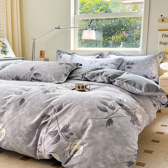 91家纺网 家纺一手货源 找家纺 品乐家纺 2024新款全棉生态棉印花磨毛四件套 兰黛之韵-灰