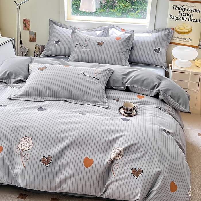 91家纺网 家纺一手货源 找家纺 品乐家纺 2024新款全棉生态棉印花磨毛四件套 玫瑰恋人-灰