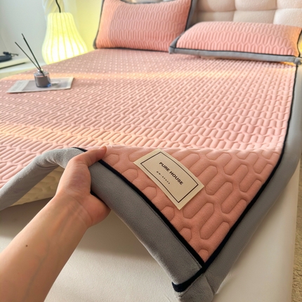 91家纺网 家纺一手货源 找家纺 （总）爱思凯家纺 2025新款暖阳-新棉绒夹棉床褥-成人款